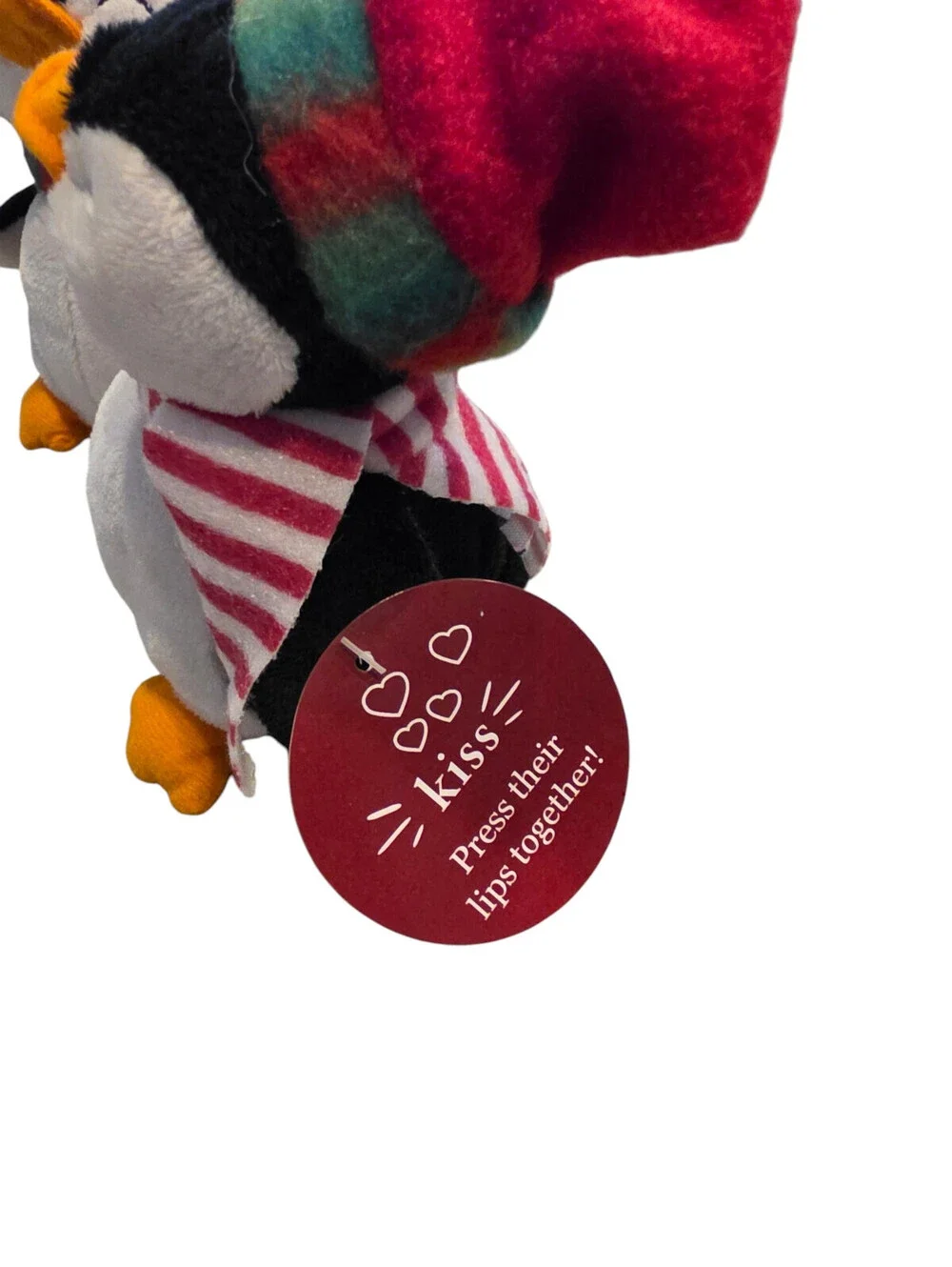 Vintage Plush Penguin Pair of Kissing Stuffed Animals Makes Noise Christmas NEW